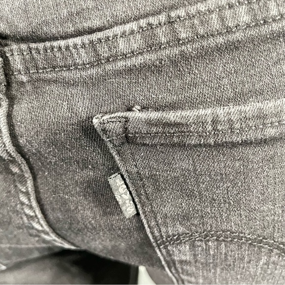 *Levi's 711 Skinny Women's Black  Distressed Jeans Sz W32/L30 - Picture 6 of 13